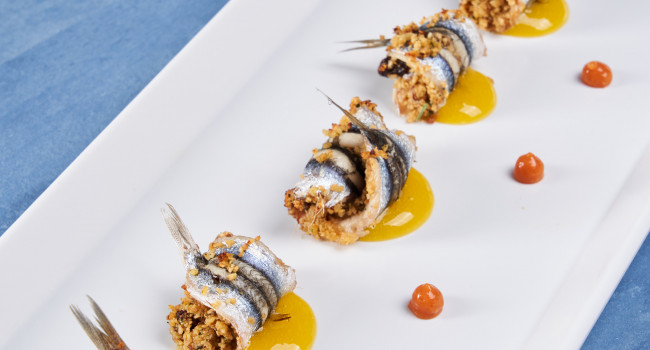 ANCHOAS EN «BECCAFICO» CON COULIS DE MANDARINA