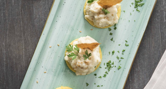 BACCALÀ MANTECATO SU CROSTINI DI POLENTA