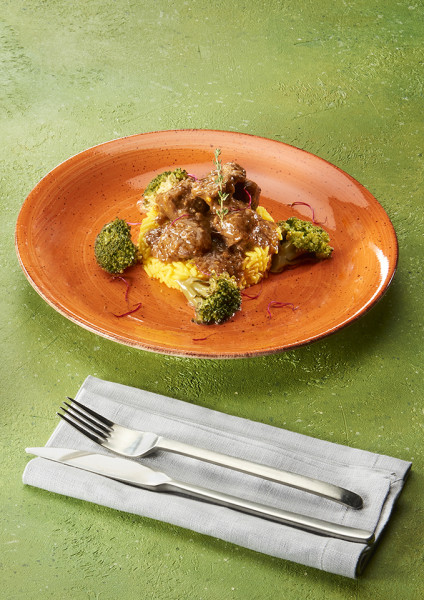 CAPRIOLO CON BASMATI ALLO ZAFFERANO E BROCCOLI