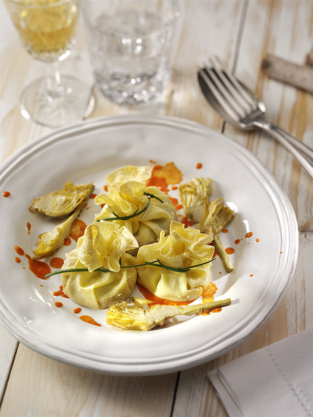 CESTINI DI PASTA ALL'UOVO CON STRACCIATELLA E CARCIOFI SU ...