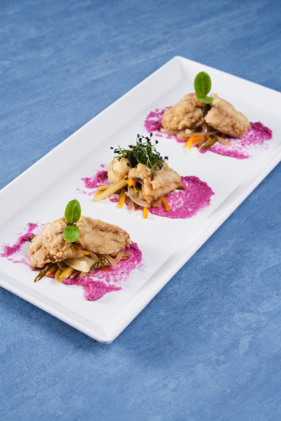 FILETES DE CABALLA MARINADOS EN VERDURAS Y SALSA DE LOMBARDA