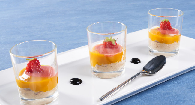 FINGER DI MOUSSE DI FEGATELLA E FORMAGGIO CAPRINO CON COULIS DI MANGO E FRAGOLE