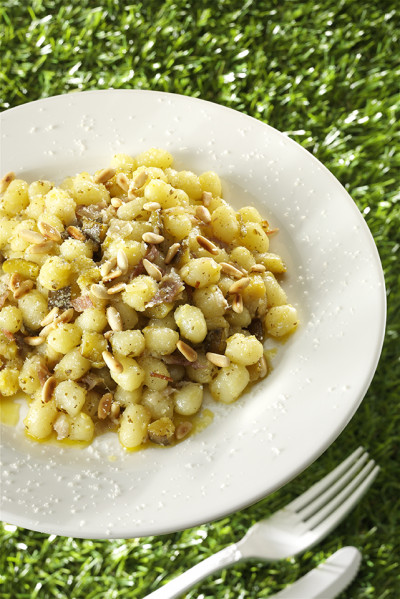 GNOCCHETTI AUX COURGETTES, LARD ET PIGNONS DE PIN