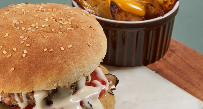 HAMBURGER CON CREMA DI PORCINI TARTUFATA