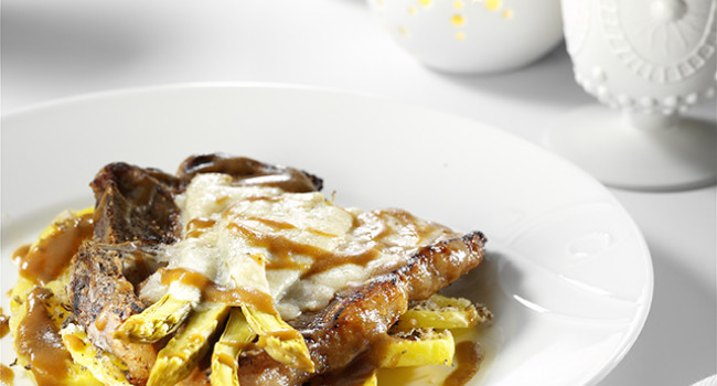 KALBSLENDENBRATEN MIT PARMESAN UND GRÜNEM SPARGEL