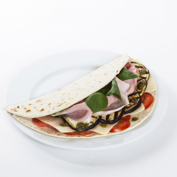 Piadina Melanzane, Prosciutto Cotto E Pesto Alla Genovese - Ricette ...