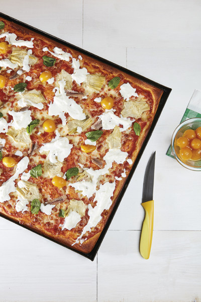 PIZZA AUX TOMATES CERISES JAUNES EN PLAQUE