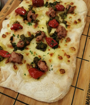 P.A.L.A. pizza with buffalo mozzarella, pecorino, sausages, friarielli and dorati