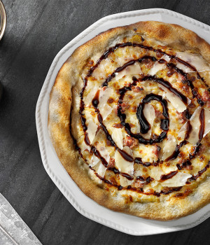 Pizza with Leek, sausages and Balsamic Glaze