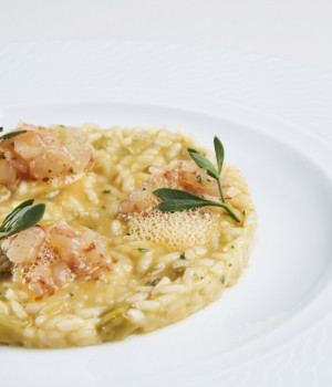 RISOTTO WITH ASPARAGUS,  SCAMPI TARTARE AND BISQUE FOAM
