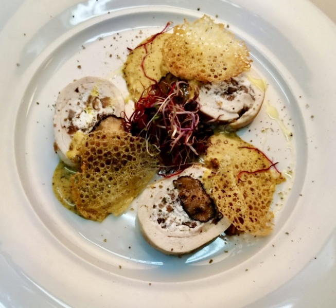 Rotolo di pollo ripieno ai funghi e ricotta, zabaione al ...