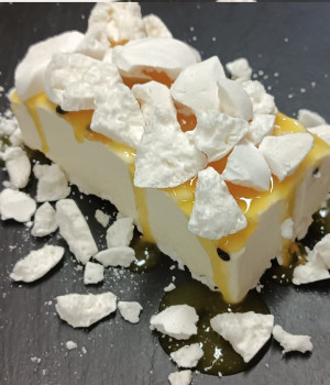 SEMIFREDDO AL PASSION FRUIT CON MERINGA