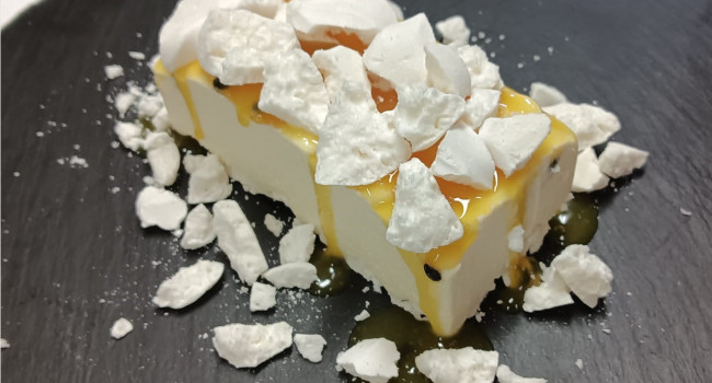 SEMIFREDDO AL PASSION FRUIT CON MERINGA