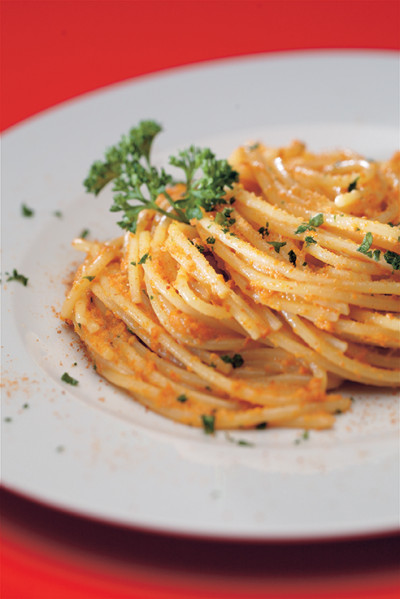 Spaghetti mit Seeigelfleisch und Bottarga