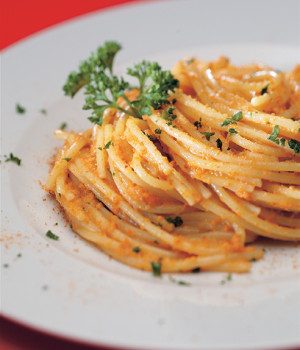 Spaghetti alla polpa di riccio e bottarga