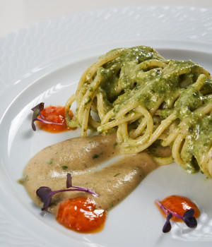 SPAGHETTI CON AGLIO ORSINO E GRANSALSA DI MELANZANE