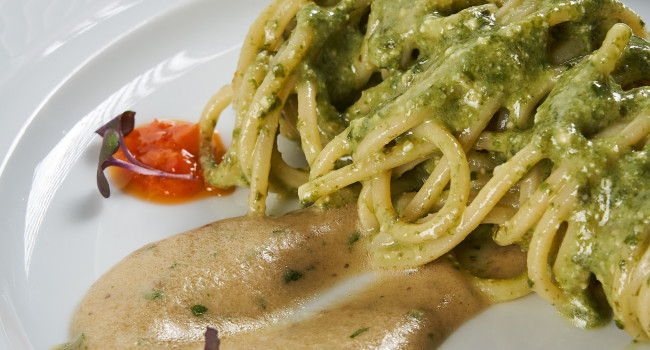 SPAGHETTI CON AGLIO ORSINO E GRANSALSA DI MELANZANE