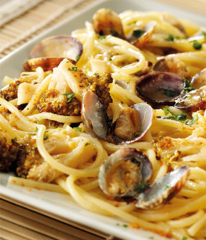 Spaghetti mit Venusmuscheln, Brokkoli und Bottarga