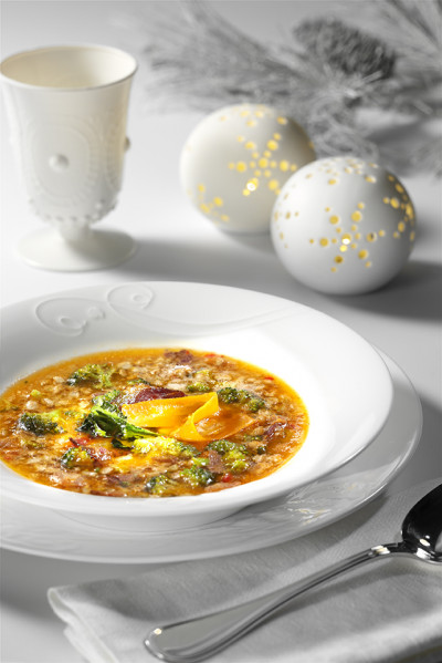 SOUPE D'ÉPEAUTRE AVEC DÉS DE LÉGUMES, GUANCIALE ET BROCOLI DE NOËL